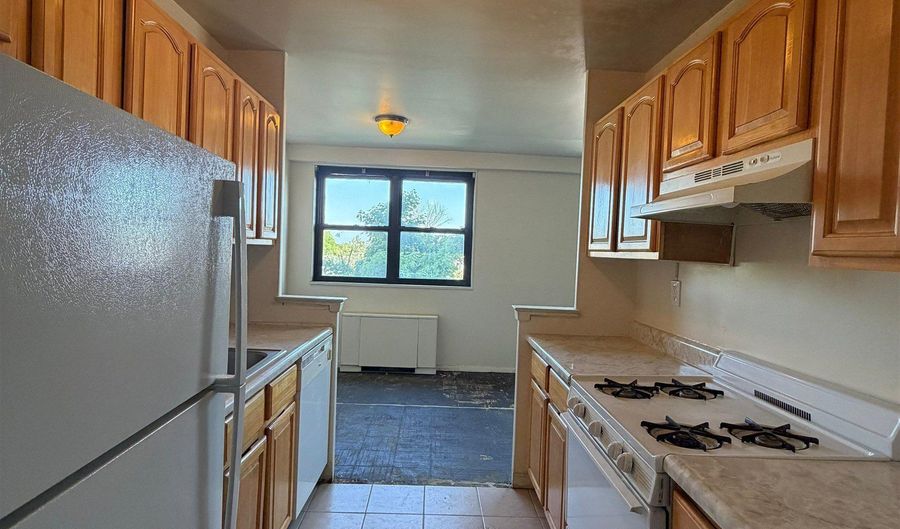 1225 KENNEDY Blvd 5F, Bayonne, NJ 07002 - 1 Beds, 1 Bath