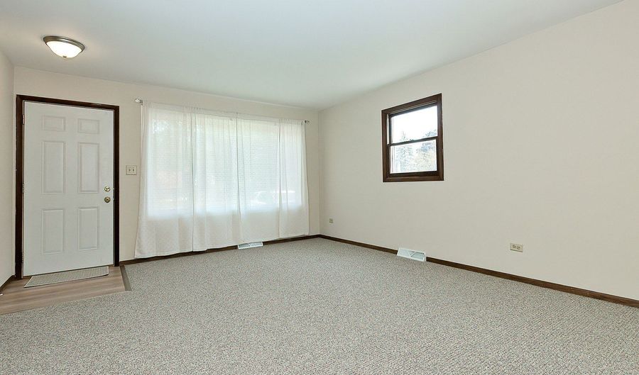 522 North Ave, Antioch, IL 60002 - 2 Beds, 2 Bath