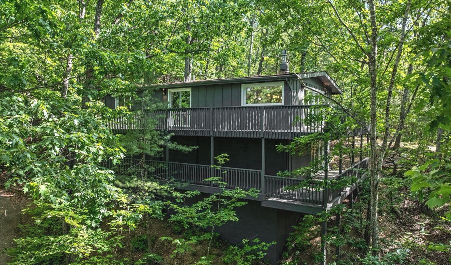 139 LAURA Ct, Basye, VA 22810 - 3 Beds, 4 Bath