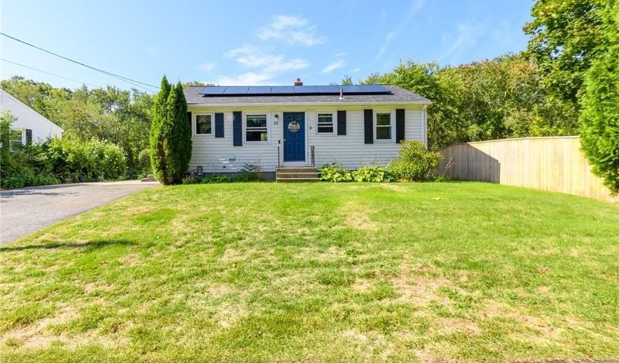 86 Hancock Dr, North Kingstown, RI 02852 - 2 Beds, 1 Bath