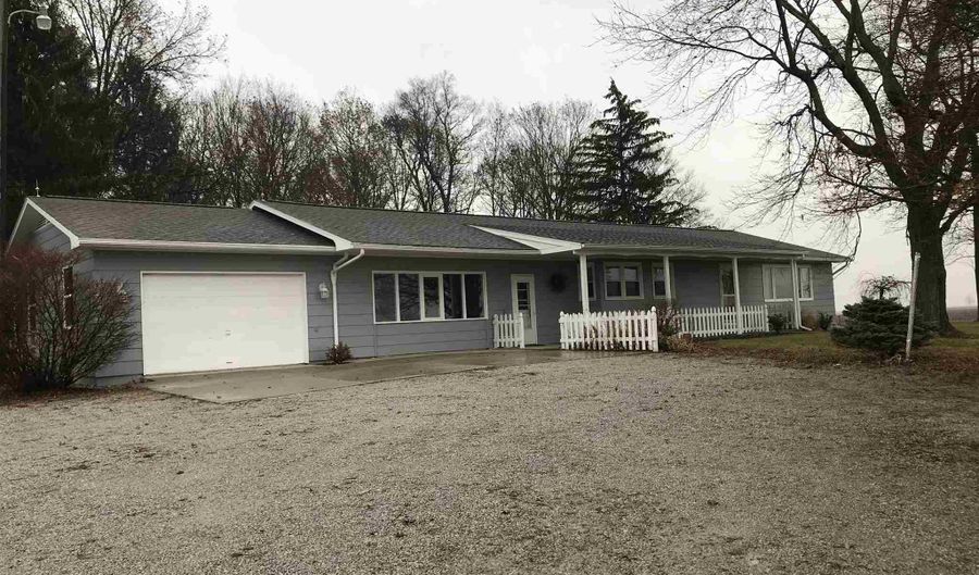 7411 E 100 S Rd, Bluffton, IN 46714 - 2 Beds, 2 Bath