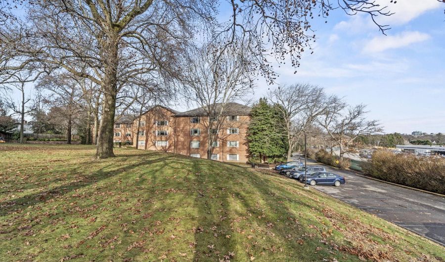 5301 WESTBARD Cir 224, Bethesda, MD 20816 - 1 Beds, 1 Bath