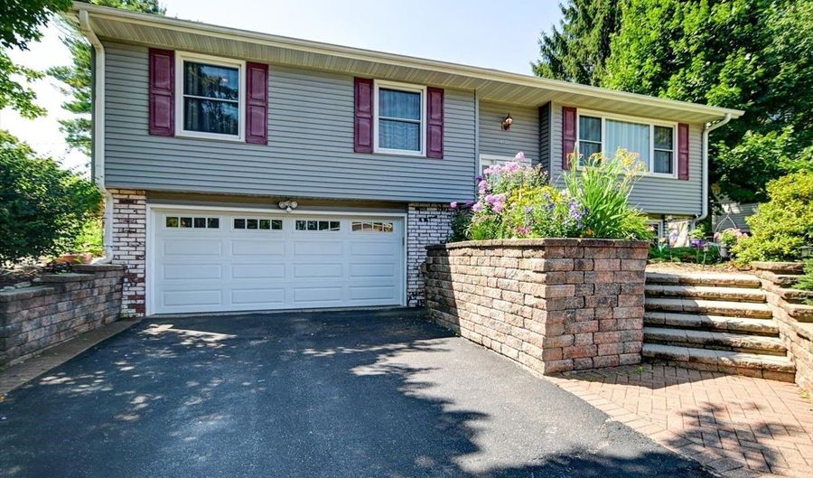4101 Donald Dr, Madison, WI 53704 - 3 Beds, 2 Bath