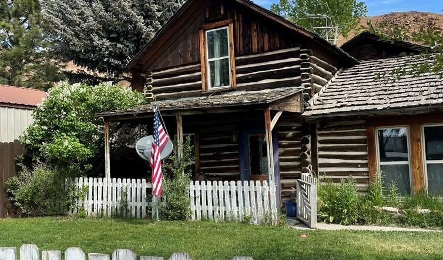 520 E Main St, Challis, ID 83226 - 6 Beds, 3 Bath