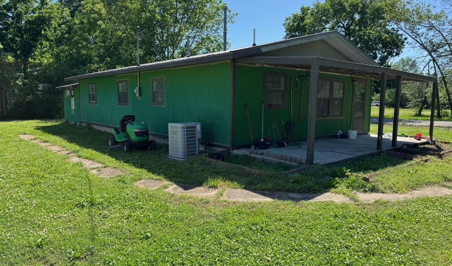 639 W 6th St, Baxter Springs, KS 66713 - 3 Beds, 1 Bath