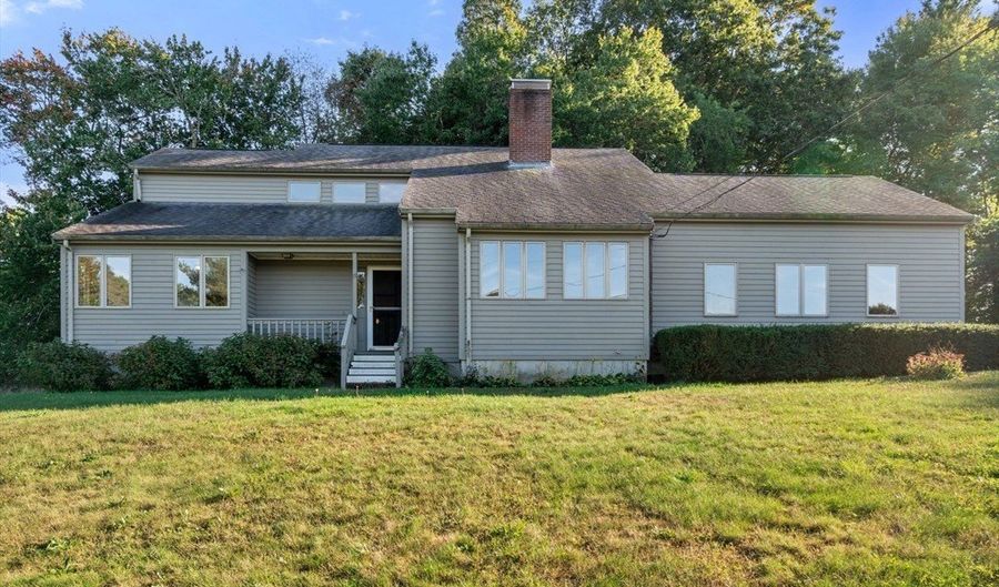 5 Fairway Dr, Acushnet, MA 02743 - 4 Beds, 3 Bath