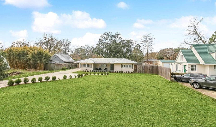 176 S Donmoor Ave, Baton Rouge, LA 70806 - 4 Beds, 2 Bath