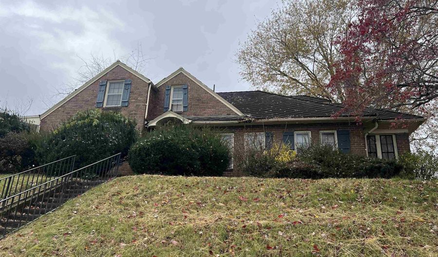 5290 Winchester Ave, Ashland, KY 41101 - 4 Beds, 2 Bath
