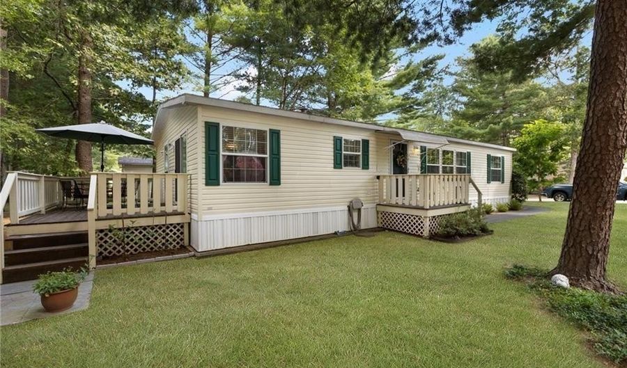 8 King Philip Rd, Coventry, RI 02816 - 2 Beds, 2 Bath