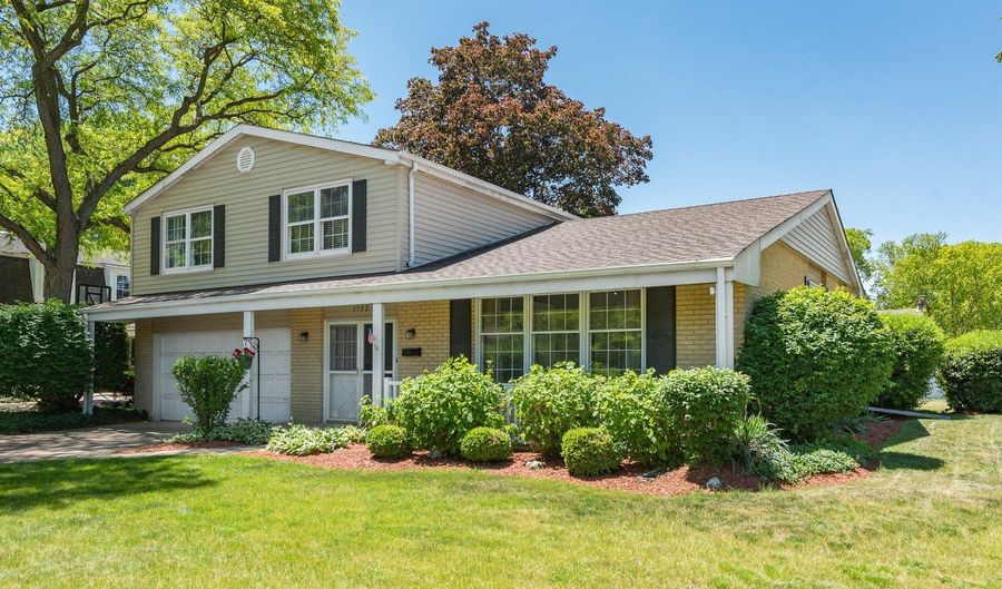 1502 S Harvard Ave, Arlington Heights, IL 60005 - 4 Beds, 3 Bath
