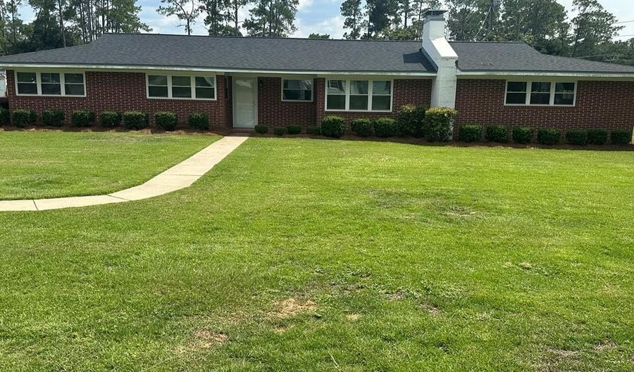 1106 Pine St, Bainbridge, GA 39819 - 3 Beds, 2 Bath