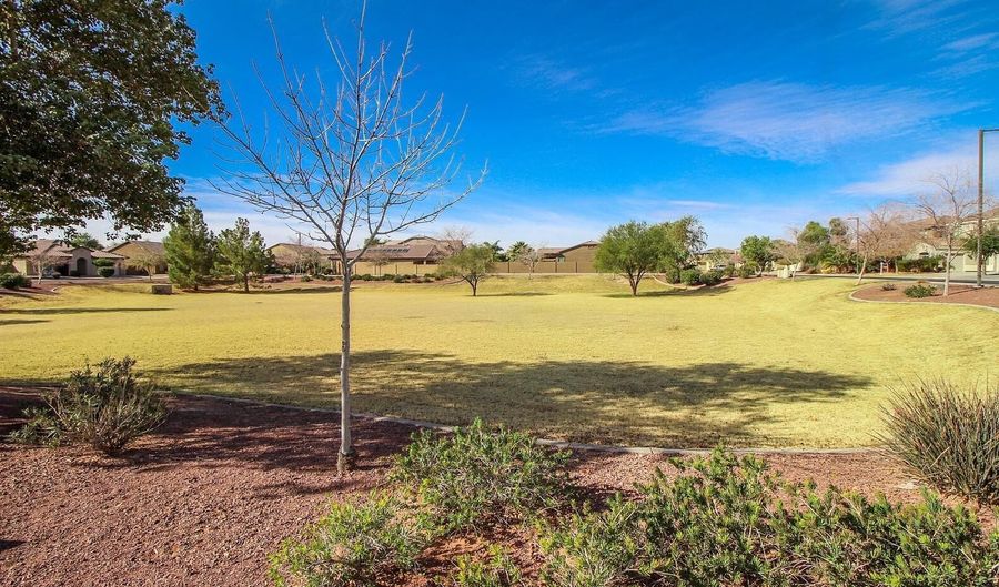 266 W BLUE LAGOON Dr, Casa Grande, AZ 85122 - 4 Beds, 2 Bath