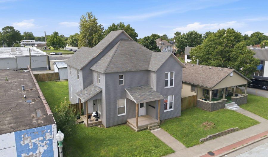 36 W Olive St, Aurora, MO 65605 - 10 Beds, 1 Bath