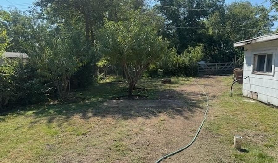 722 NW Maxwell St, Ardmore, OK 73401 - 2 Beds, 1 Bath