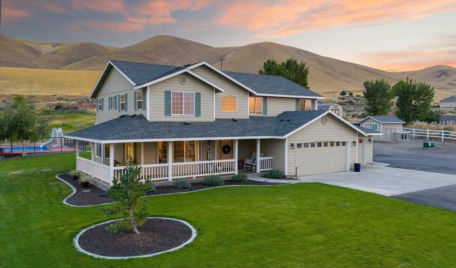 19624 N Webber Canyon Rd, Benton City, WA 99320 - 4 Beds, 4 Bath