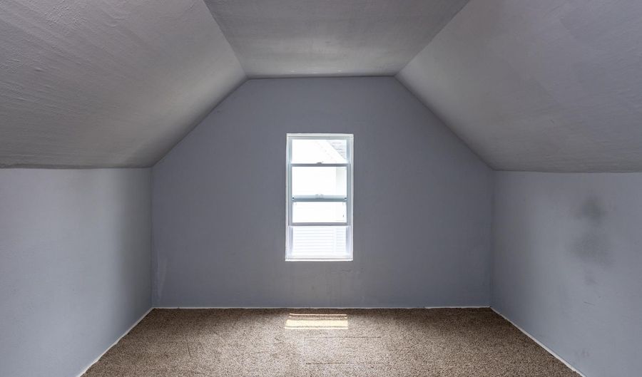 912 N RICHMOND St, Appleton, WI 54911 - 3 Beds, 2 Bath