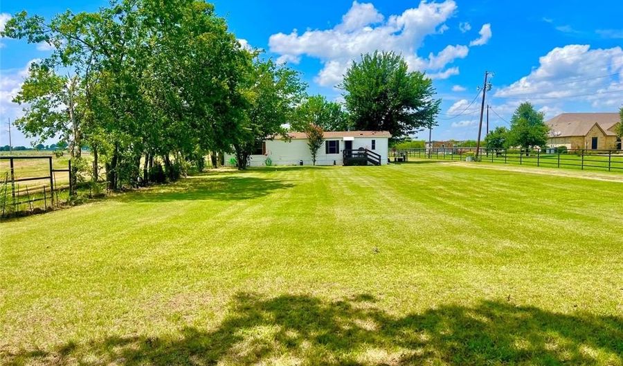 9516 County Road 513, Alvarado, TX 76009 - 2 Beds, 2 Bath