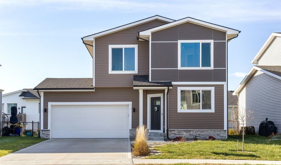 616 NE Pearl Dr, Ankeny, IA 50021 - 3 Beds, 4 Bath