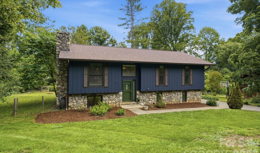 337 Woody Ln, Asheville, NC 28804 - 3 Beds, 2 Bath