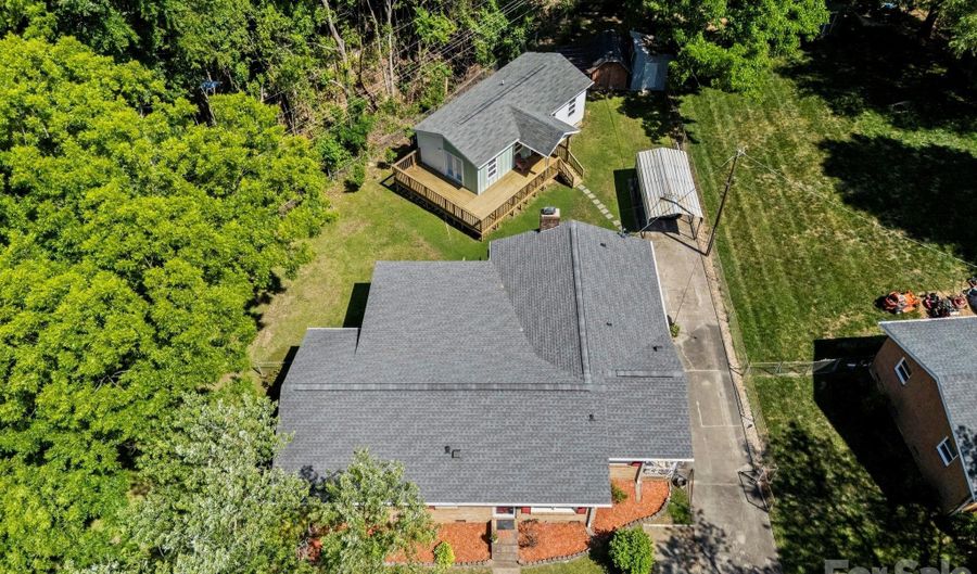 3326 Dunaire Dr, Charlotte, NC 28205 - 6 Beds, 3 Bath