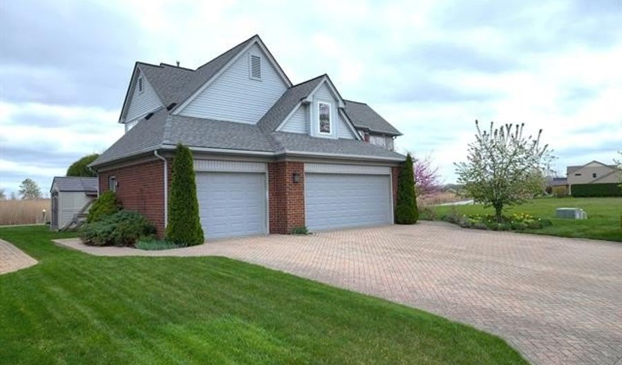 10368 SAINT JOHN Dr, Algonac, MI 48001 - 4 Beds, 3 Bath