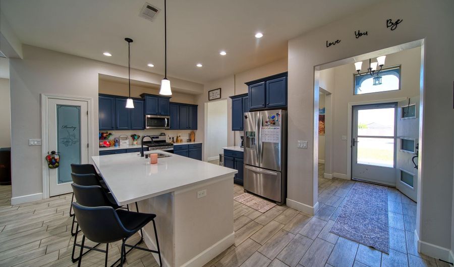 605 Baler Ln, Carlsbad, NM 88220 - 5 Beds, 3 Bath