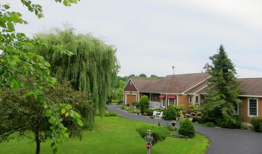 625 McKay Rd, Amsterdam, NY 12010 - 3 Beds, 4 Bath