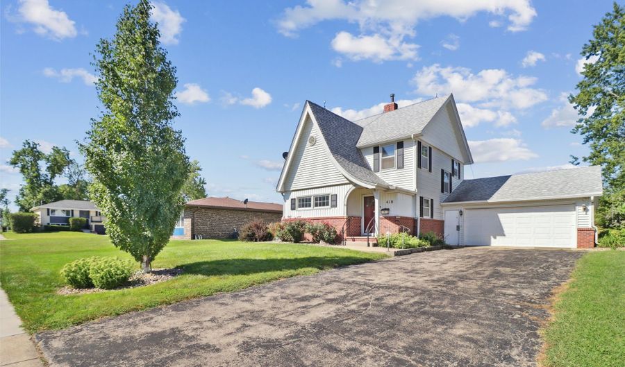 418 SE Grant St, Ankeny, IA 50021 - 4 Beds, 2 Bath