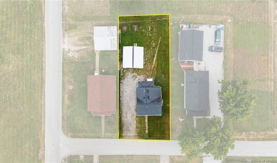 672 W Cherry St, Austin, IN 47102 - 3 Beds, 1 Bath