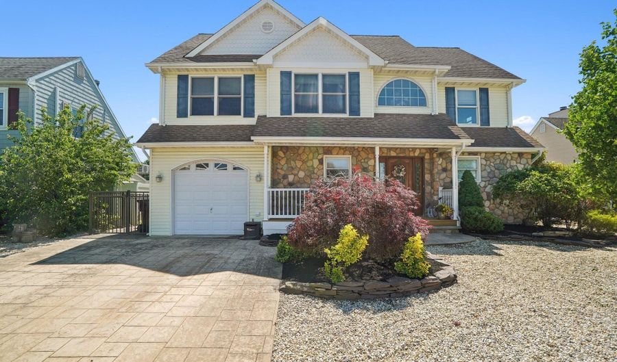 71 Top Sail Ct, Bayville, NJ 08721 - 5 Beds, 3 Bath