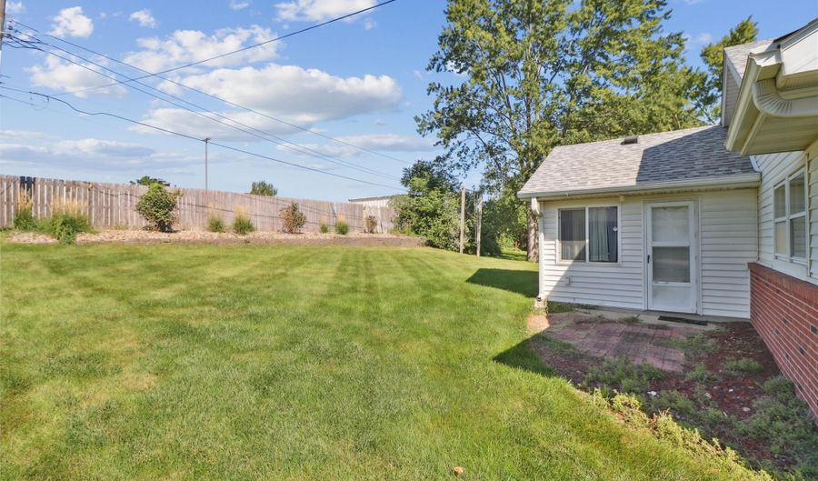 418 SE Grant St, Ankeny, IA 50021 - 4 Beds, 2 Bath