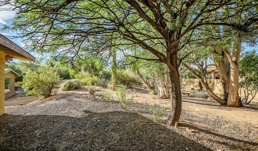 7829 E CAREFREE ESTATES Cir, Carefree, AZ 85377 - 3 Beds, 2 Bath