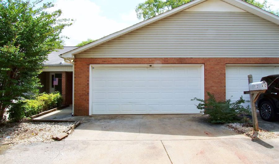 414 LEIGHTON Ave, Anniston, AL 36207 - 2 Beds, 2 Bath