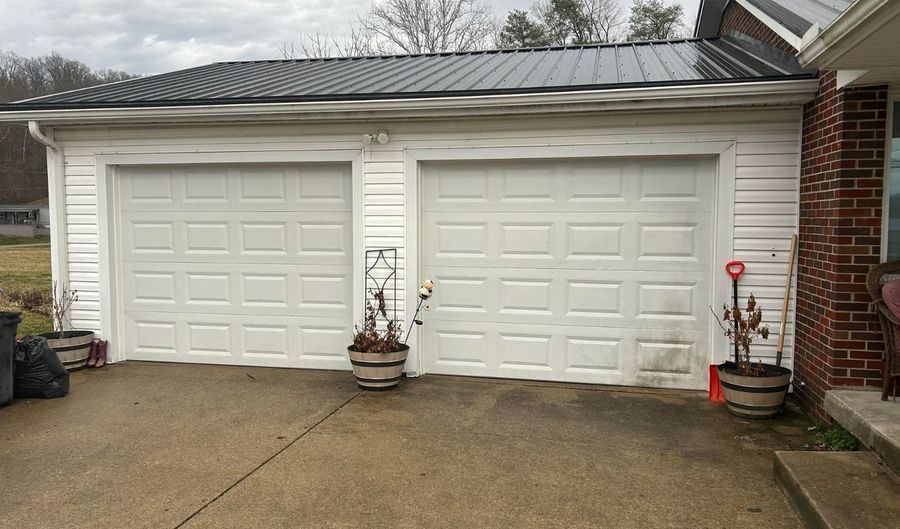11812 Midland Trail Rd, Ashland, KY 41102 - 3 Beds, 2 Bath