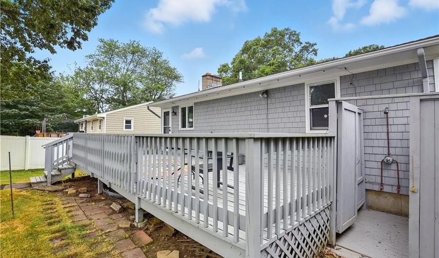 89 Spice Bush Trl, Narragansett, RI 02882 - 2 Beds, 1 Bath