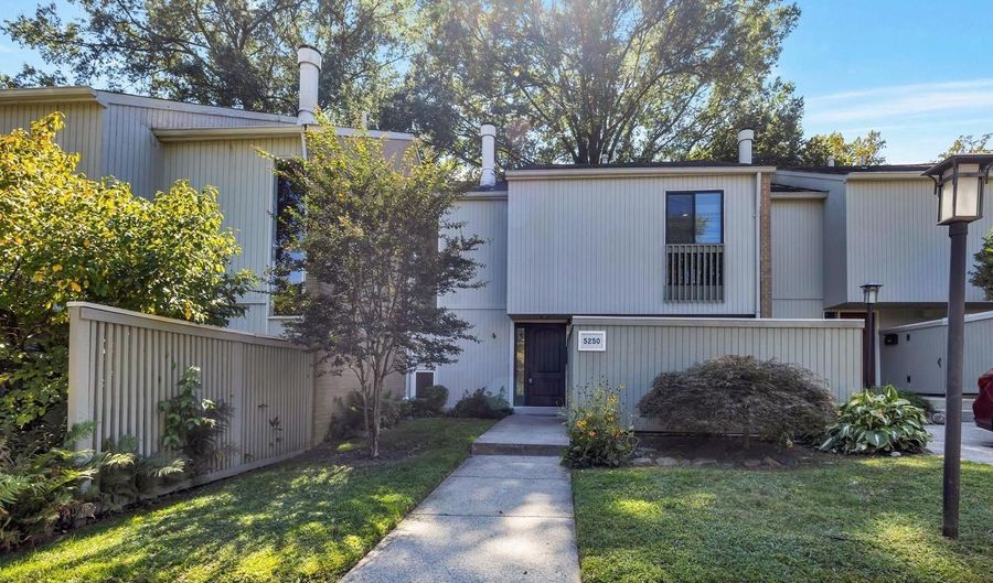 5250 POOKS HILL Rd B-13, Bethesda, MD 20814 - 3 Beds, 3 Bath