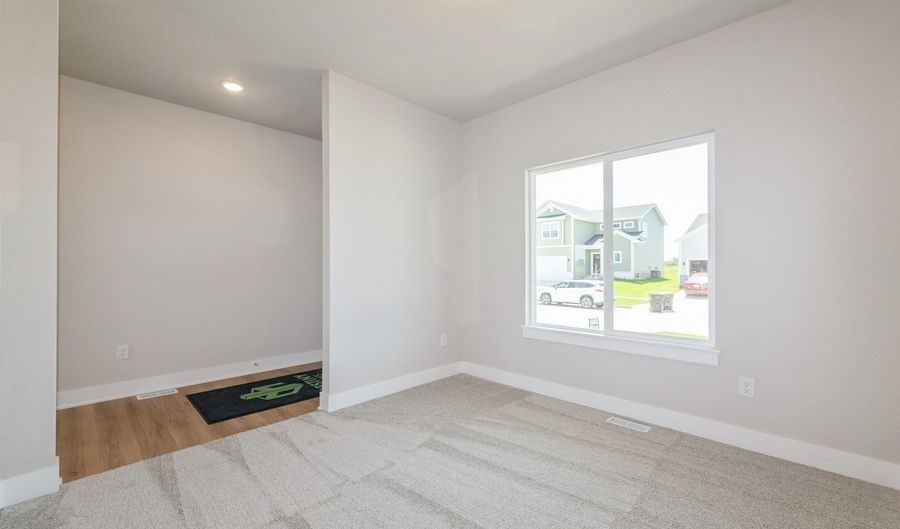 2231 Chan Dr, Adel, IA 50003 - 4 Beds, 2 Bath