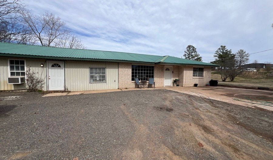 4583 W. Clear Branch Rd, Atoka, OK 74525 - 2 Beds, 1 Bath