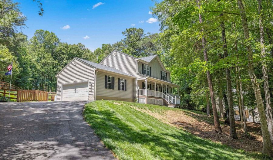 165 HEMLOCK Ln, Barboursville, VA 22923 - 3 Beds, 4 Bath
