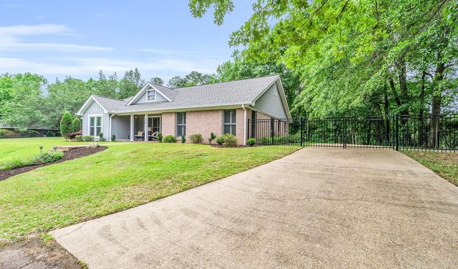 114 Kennel Rd, Columbus, MS 39705 - 4 Beds, 3 Bath