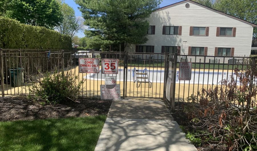615 Broadway 81, Amityville, NY 11701 - 1 Beds, 1 Bath