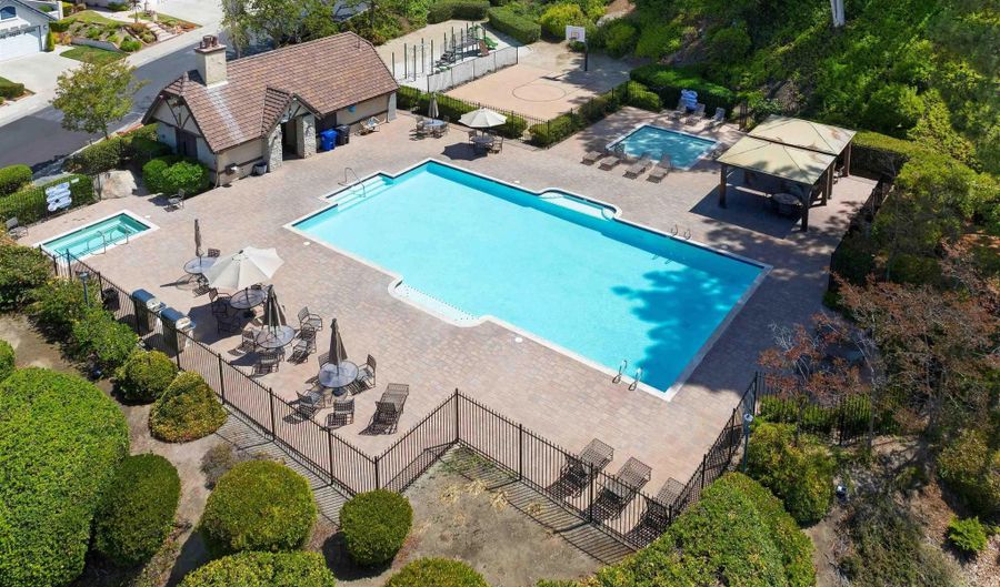 13957 Royal Melbourne Sq, San Diego, CA 92128 - 3 Beds, 2 Bath