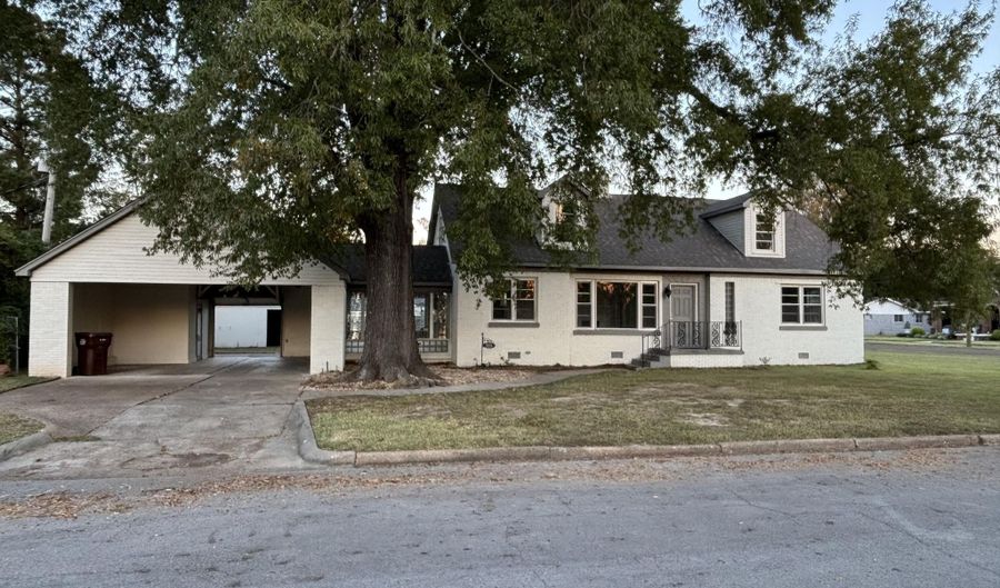 205 S 9th St, Amory, MS 38821 - 3 Beds, 3 Bath