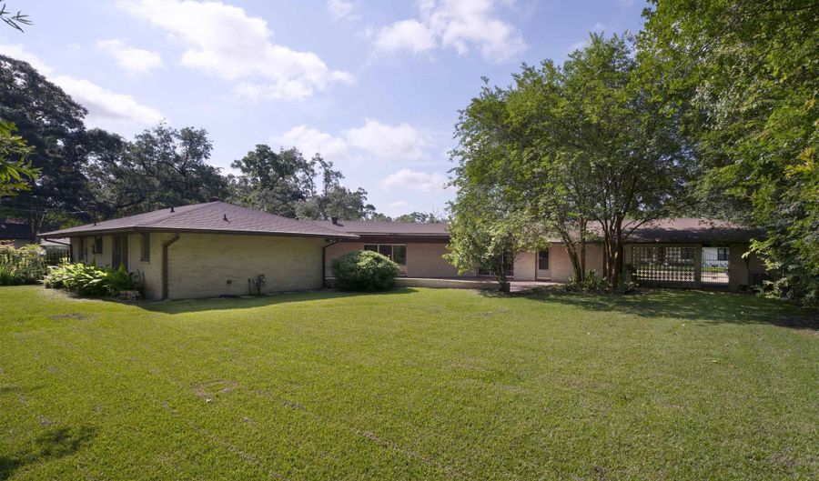 354 E Riveroaks Dr, Baton Rouge, LA 70815 - 3 Beds, 3 Bath