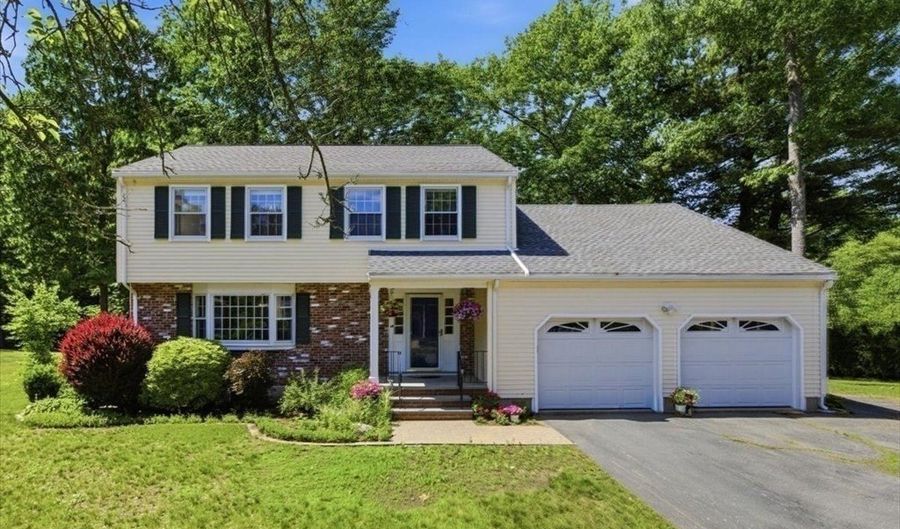 27 Kennel Hill Dr, Beverly, MA 01915 - 4 Beds, 3 Bath