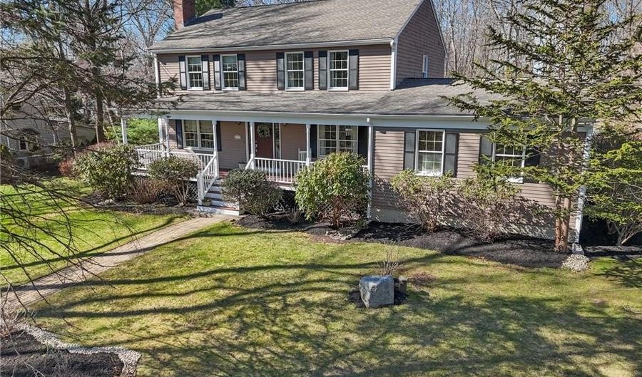 14 High St, Barrington, RI 02806 - 3 Beds, 4 Bath