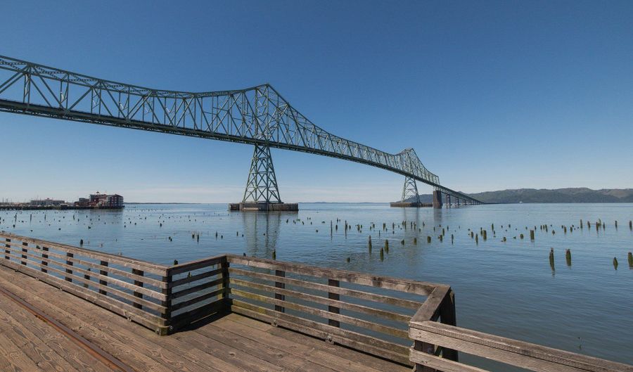 4675 Cedar St, Astoria, OR 97103 - 3 Beds, 3 Bath