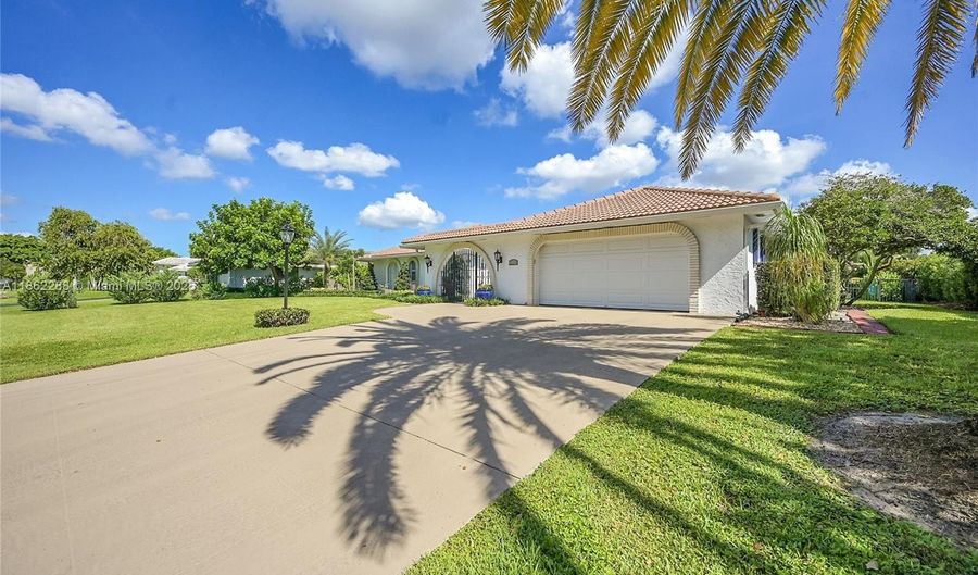 524 Muirfield Dr, Atlantis, FL 33462 - 4 Beds, 3 Bath