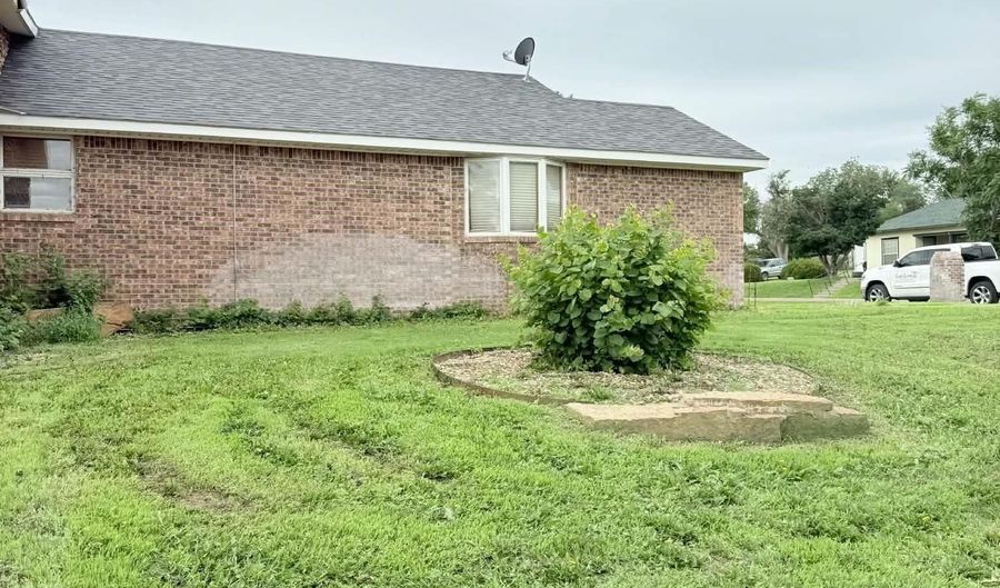 502 Avenue F, Beaver, OK 73932 - 4 Beds, 3 Bath