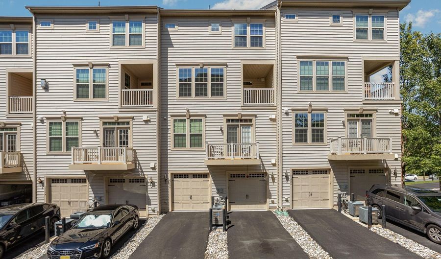 25890 RACING SUN Dr, Aldie, VA 20105 - 3 Beds, 3 Bath